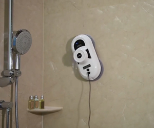 Robot Window Cleaner a 499 LEU packshot