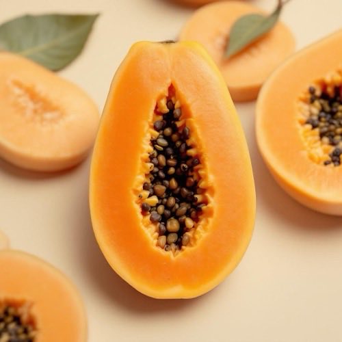 Papaya fresca cortada mostrando su pulpa naranja